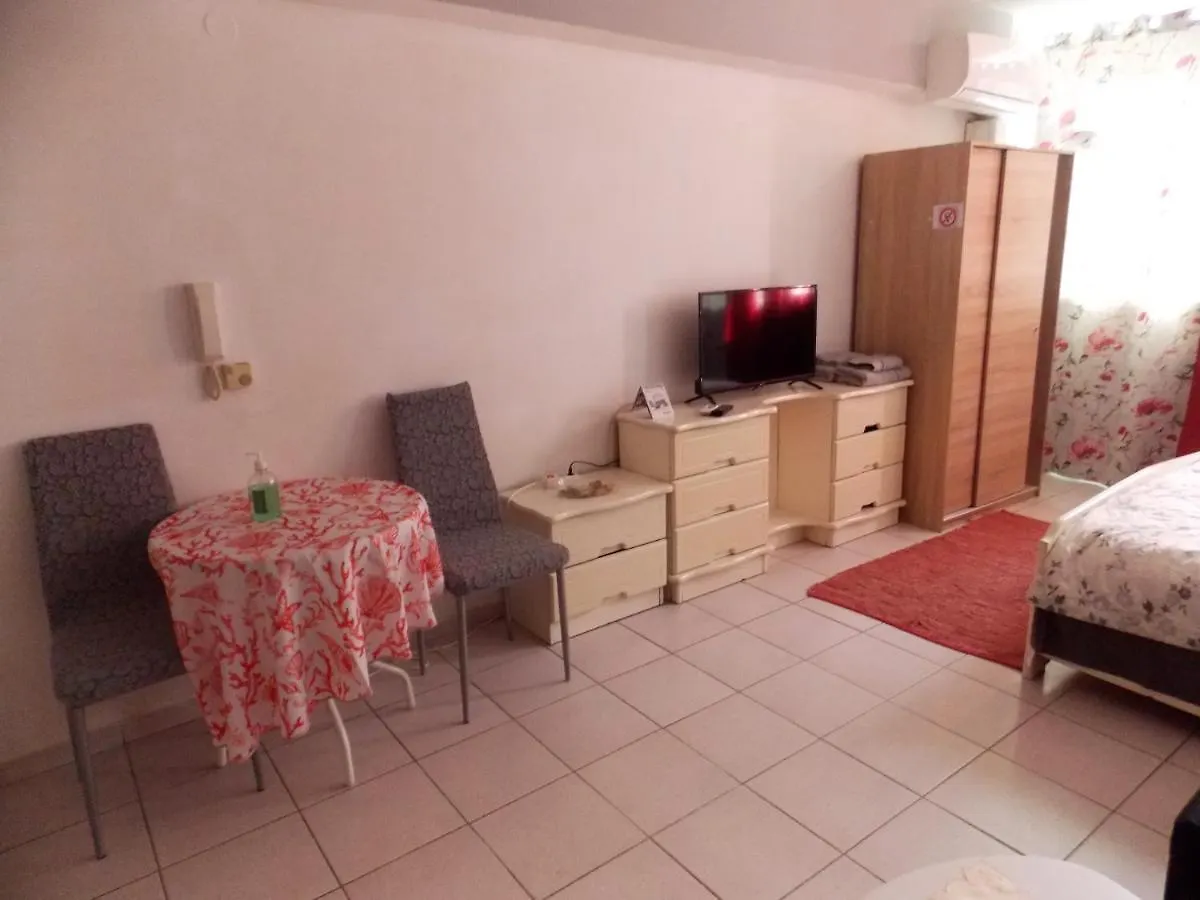 Ladadika Studios Soluň 0*,
