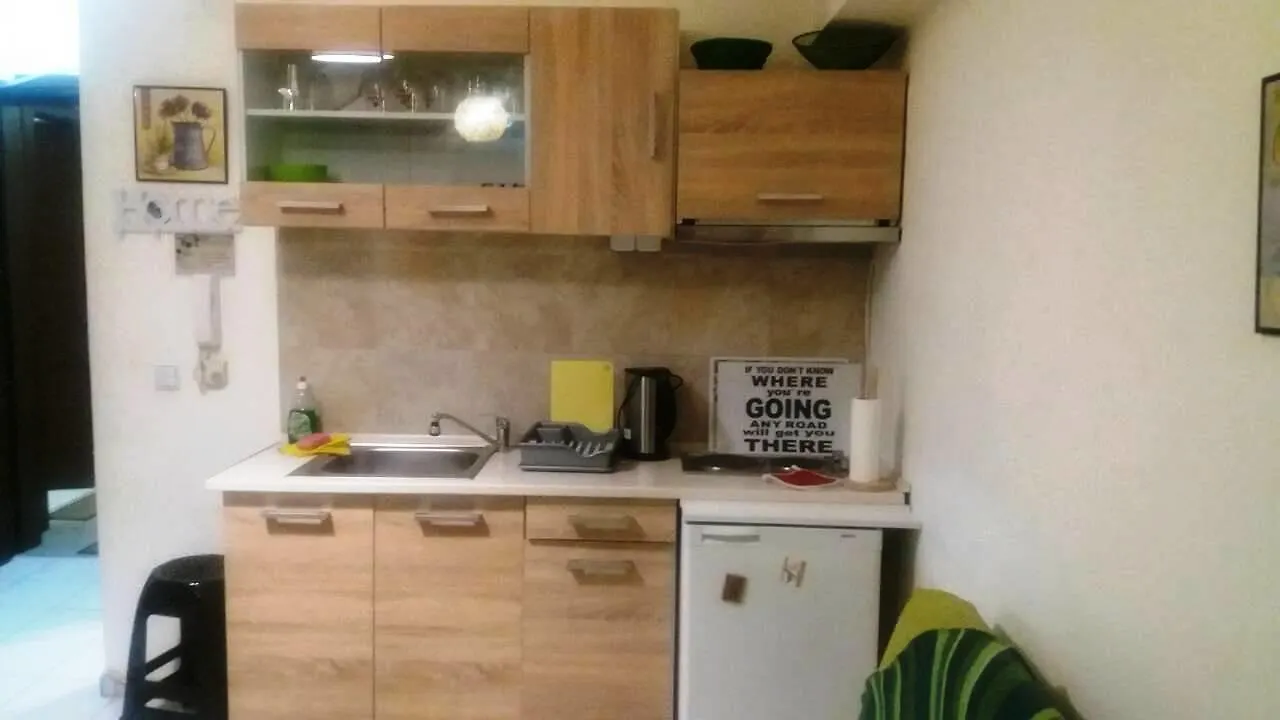 Ladadika Studios Soluň 0*,